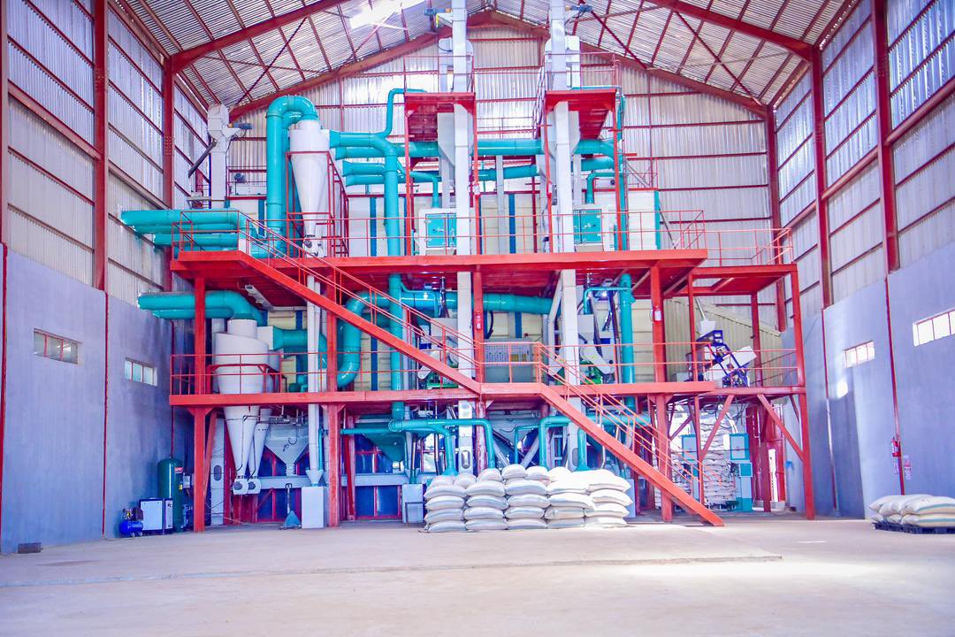 Flanked by ubasanius and InvestKaduna head , Mallam Elrufai commissions 100,000MT multigrain