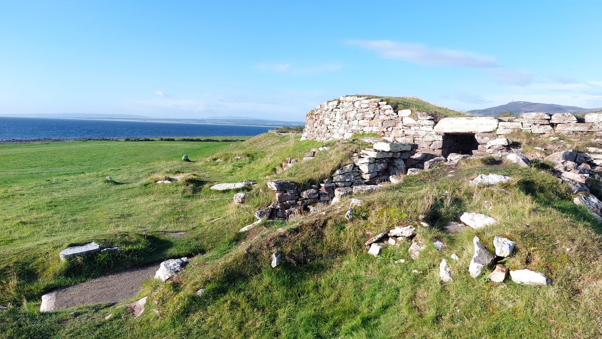 Tosgaire's tweet photo. Lovely day to be at Carn Liath near Golspie @welovehistory https://t.co/KXAXyGDFSY