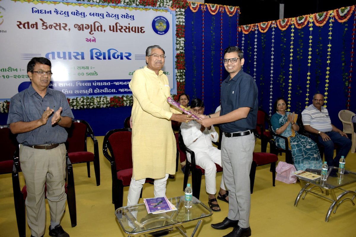 ddojamnagar2's tweet photo. માન.કૃષિમંત્રીશ્રી @RaghavjiPatelની અધ્યક્ષતામાં સ્તન કેન્સર જાગૃતિ શિબિર યોજી.
બહોળી સંખ્યામાં ઉપસ્થિત મહિલાઓને તજજ્ઞો દ્વારા સ્તન કેન્સરનું પ્રાથમિક તબક્કે નિદાન,સચોટ સારવાર તથા માન્યતા વિષે વિસ્તૃત જાણકારી આપી તથા પરીક્ષણ કેમ્પ યોજવામાં આવ્યો.
@CMOGuj @pkumarias @GujHFWDept https://t.co/2V91Te2k1F