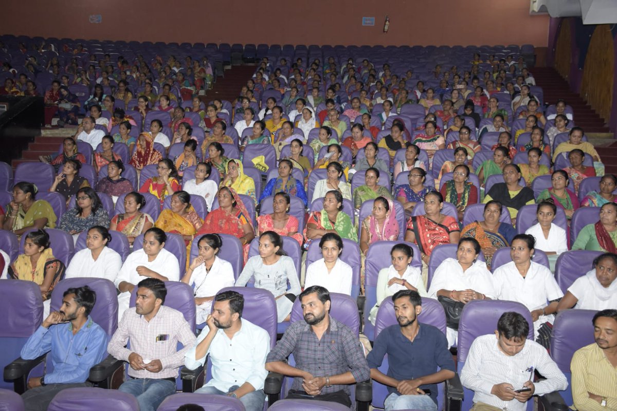 ddojamnagar2's tweet photo. માન.કૃષિમંત્રીશ્રી @RaghavjiPatelની અધ્યક્ષતામાં સ્તન કેન્સર જાગૃતિ શિબિર યોજી.
બહોળી સંખ્યામાં ઉપસ્થિત મહિલાઓને તજજ્ઞો દ્વારા સ્તન કેન્સરનું પ્રાથમિક તબક્કે નિદાન,સચોટ સારવાર તથા માન્યતા વિષે વિસ્તૃત જાણકારી આપી તથા પરીક્ષણ કેમ્પ યોજવામાં આવ્યો.
@CMOGuj @pkumarias @GujHFWDept https://t.co/2V91Te2k1F