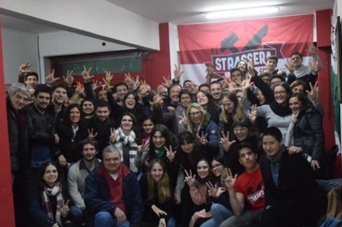 NotiAldea's tweet photo. Un comité radical reclamó el diálogo con los estudiantes https://t.co/7jXba4AtDZ https://t.co/ZYTMYWPY0p