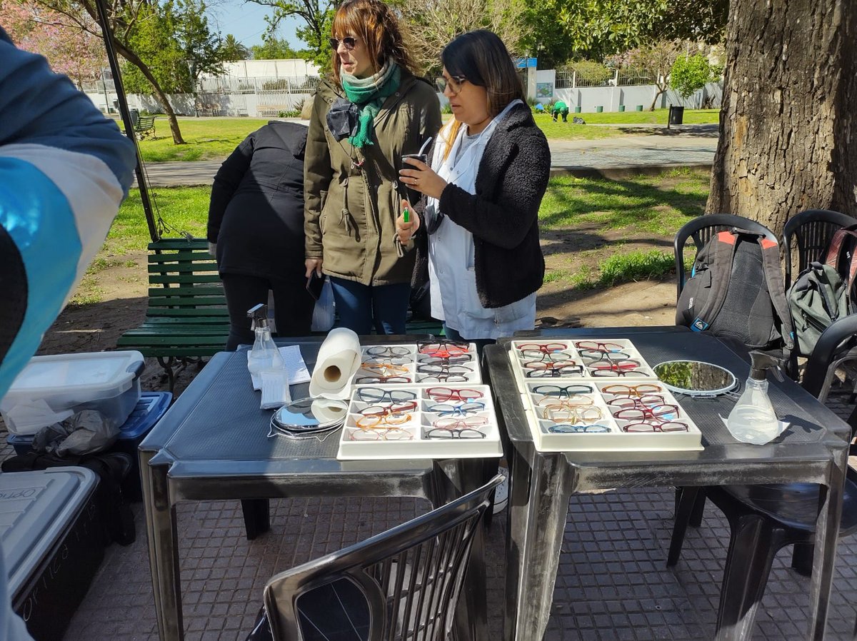 mpvischi's tweet photo. 👉 GRACIAS @ubaenaccion! 📢

Desde la Sec. de Extensión Universitaria de @UBAonline y @conduccionFUBA, impulsan este programa de atención y asesoramiento sobre diversos temas (odontología, oftalmología y más), a vecinos de distintos barrios. Ayer estuvieron en la Comuna 4: https://t.co/5vvTvbSwKd