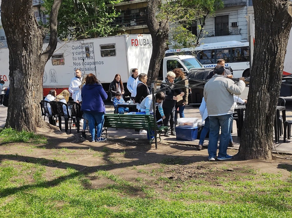 mpvischi's tweet photo. 👉 GRACIAS @ubaenaccion! 📢

Desde la Sec. de Extensión Universitaria de @UBAonline y @conduccionFUBA, impulsan este programa de atención y asesoramiento sobre diversos temas (odontología, oftalmología y más), a vecinos de distintos barrios. Ayer estuvieron en la Comuna 4: https://t.co/5vvTvbSwKd