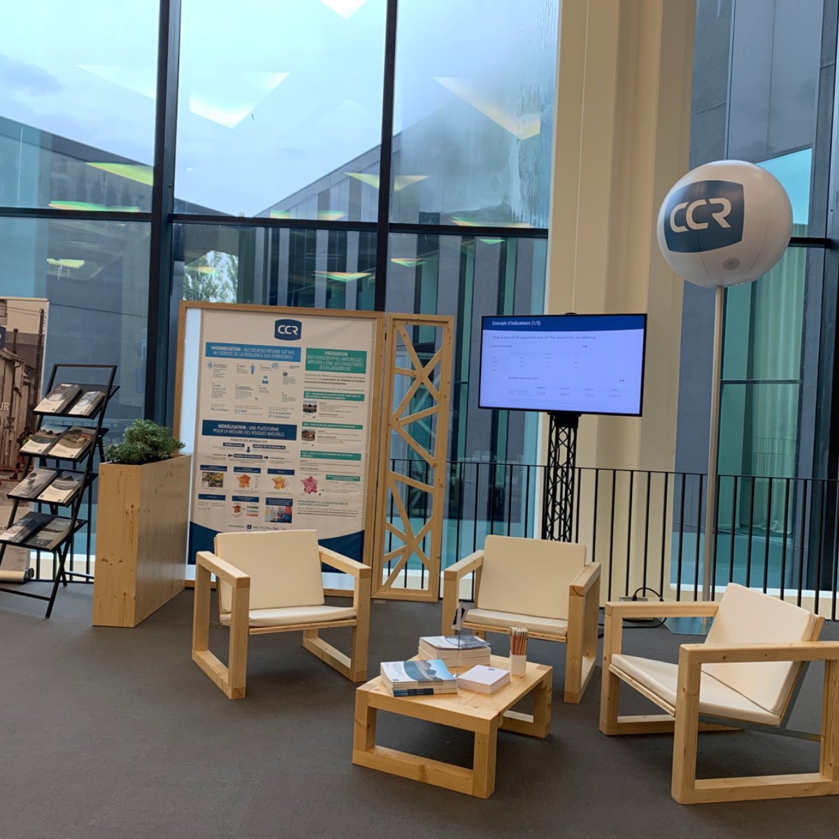 CCReassurance's tweet photo. | #ANRN22 | 📢 CCR est honorée d’avoir reçu la visite de @ChristopheBechu (Ministre de la Transition écologique et de la Cohésion des territoires), hier sur son stand aux Assises nationales des risques naturels (#ANRN), dont elle est le partenaire officiel. https://t.co/CTq03vm3ZY