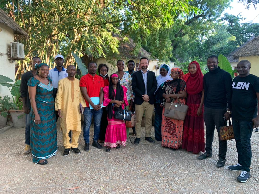 UKinCameroon's tweet photo. 2/6  🇬🇧held a round table discussion with civil society leaders championing the rights of women &amp; youth as well as their efforts fighting gender &amp; #SexualBasedViolence. We heard key insights into the needs of communities and shifting context on the ground. https://t.co/75m46H3FC8