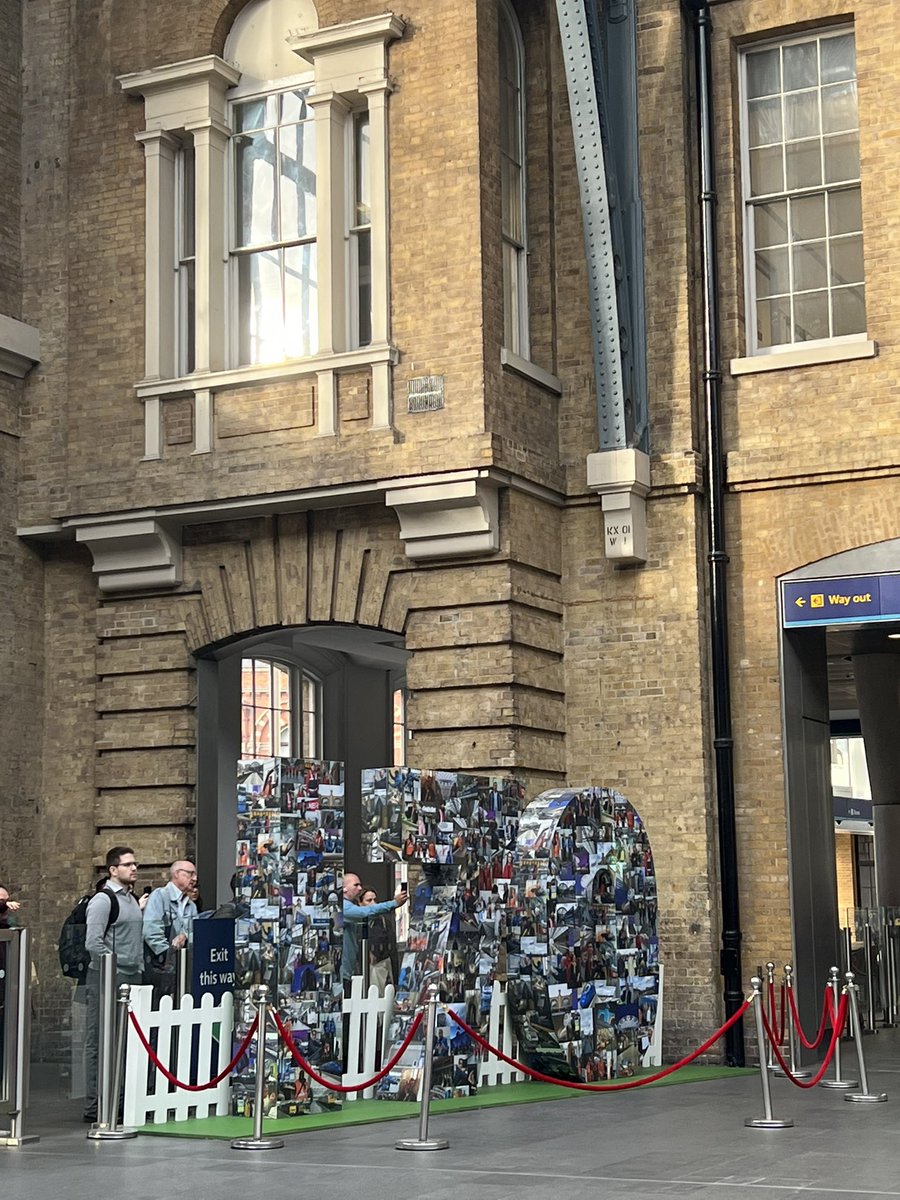 mariaberbece1's tweet photo. Nice surprise at work today!  #flyingscotsman100 #170kingscross #LNER #londonkingscross #flyingscotsman https://t.co/ScyVASnfsh