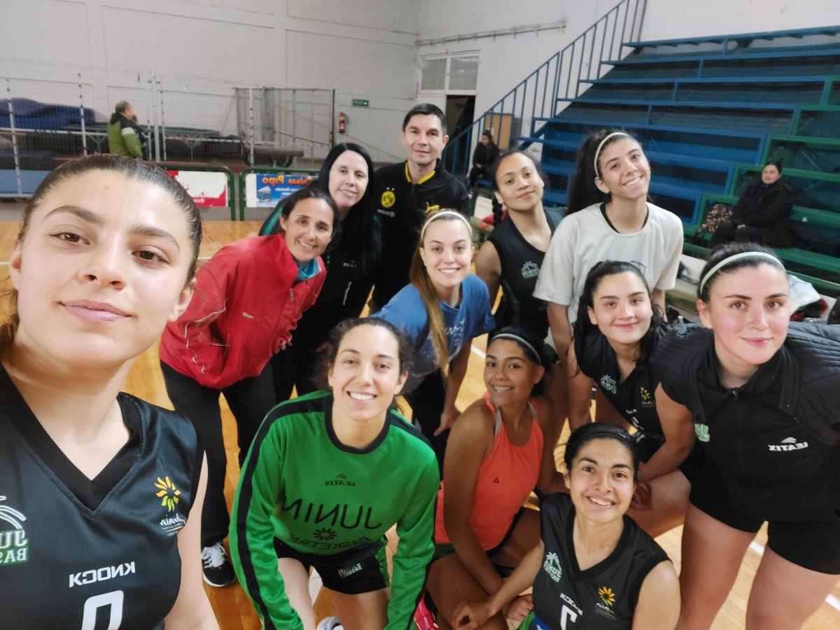 csdjuninbasquet's tweet photo. Liga de Desarrollo 
Las chicas en un ajustado partido se impusieron ante Banco Mendoza por 55-51 con una destacada actuación  de Fabi Angileri. Seguimos sumando 💪 Vamos las pibas 💚 Vamos Junín 🍀🏀 https://t.co/iskA7tnF7T