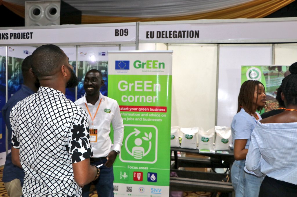 SNVGhana's tweet photo. Along with our #GrEEnProject co-implementing partner, @UNCDF, we joined @EuropeInGhana to participate in the two-day #Educata Fair by @AHKGhana, German Sparkassenstiftung and Konrad-Adenauer-Stiftung from 12 - 13 October.
#AfricaTrustFund #EducataGhana #EducataGhana22 https://t.co/CIJQzWKUxr