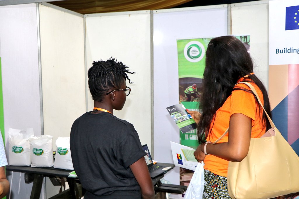 SNVGhana's tweet photo. Along with our #GrEEnProject co-implementing partner, @UNCDF, we joined @EuropeInGhana to participate in the two-day #Educata Fair by @AHKGhana, German Sparkassenstiftung and Konrad-Adenauer-Stiftung from 12 - 13 October.
#AfricaTrustFund #EducataGhana #EducataGhana22 https://t.co/CIJQzWKUxr