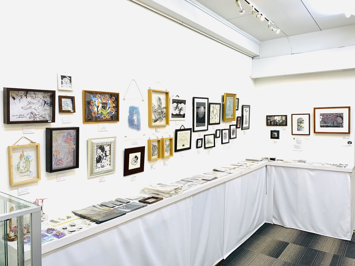 Atelier_cypris's tweet photo. 設営完了！
＿
#濃黒切り絵展
10月15-30日
＿
明日
15日18:30〜オープンパーティ🥂
＿
今年も来ました
濃黒の季節 #切り絵 の秋！
今年も全国から多数の作家作品がキプリスに集結◎

切り絵好きの皆さま、この機会をお見逃しなく！

◇特設webページ開通予定

盛り上げよう、切り絵文化🌱

#拡散希望 https://t.co/uDchLozxJI