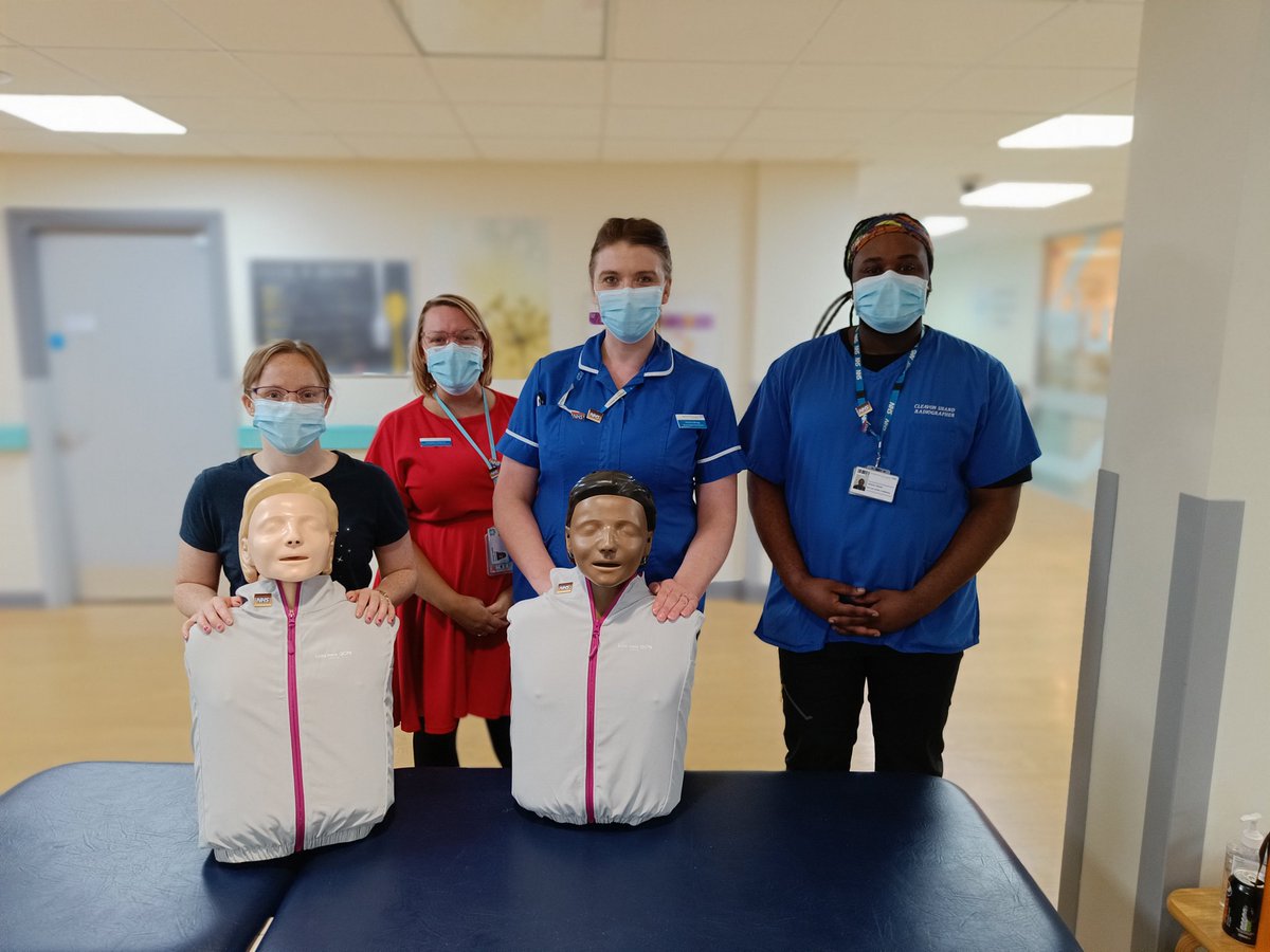 _harrylawley's tweet photo. Fantastic to see @STHResus1 today. Not only doing some brilliant #RestartAHeart demonstrations, but introducing the @Seemefirstbadge to Sheffield.

Exciting to see more and more ED&amp;I in resuscitation training!

@ResusCouncilUK
@victoria_wragg
@EdiHwb
@STHODD https://t.co/BOzugLgU4J