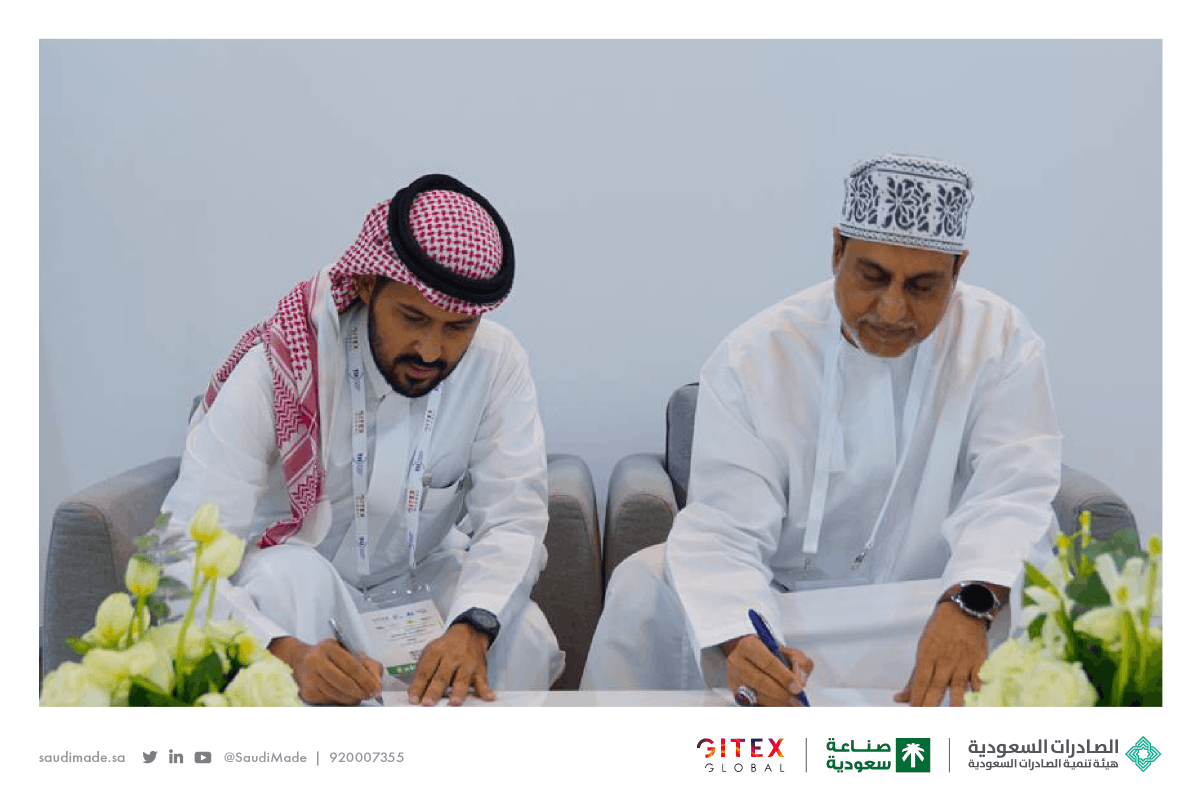 SaudiMade's tweet photo. توقيع اتفاقية تعاون مشتركة بين شركة @kabi_ai السعودية وشركتي "عُمان داتا بارك" و"اتصالكم" البحرينية، وذلك على هامش مشاركتها ضمن جناح #صنع_في_السعودية في معرض #جيتكس 2022.
#GITEXGLOBAL https://t.co/eKIHq2F41S