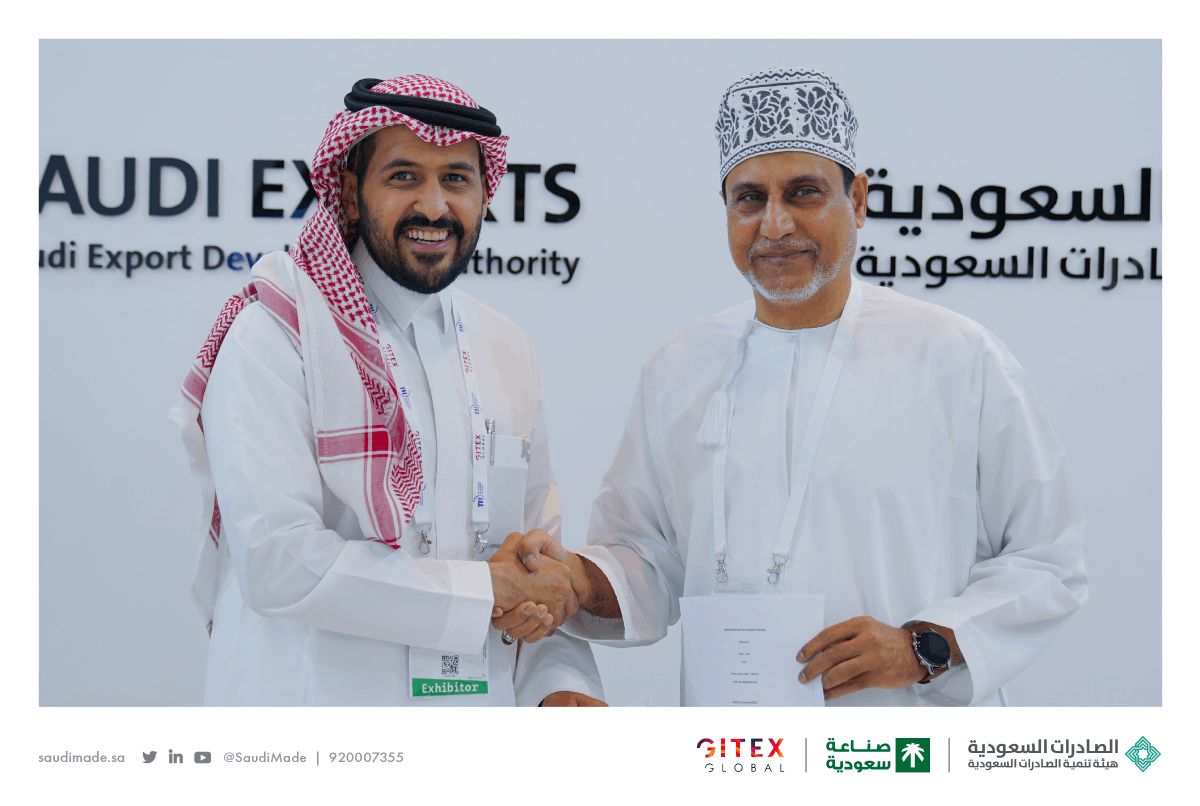 SaudiMade's tweet photo. توقيع اتفاقية تعاون مشتركة بين شركة @kabi_ai السعودية وشركتي "عُمان داتا بارك" و"اتصالكم" البحرينية، وذلك على هامش مشاركتها ضمن جناح #صنع_في_السعودية في معرض #جيتكس 2022.
#GITEXGLOBAL https://t.co/eKIHq2F41S