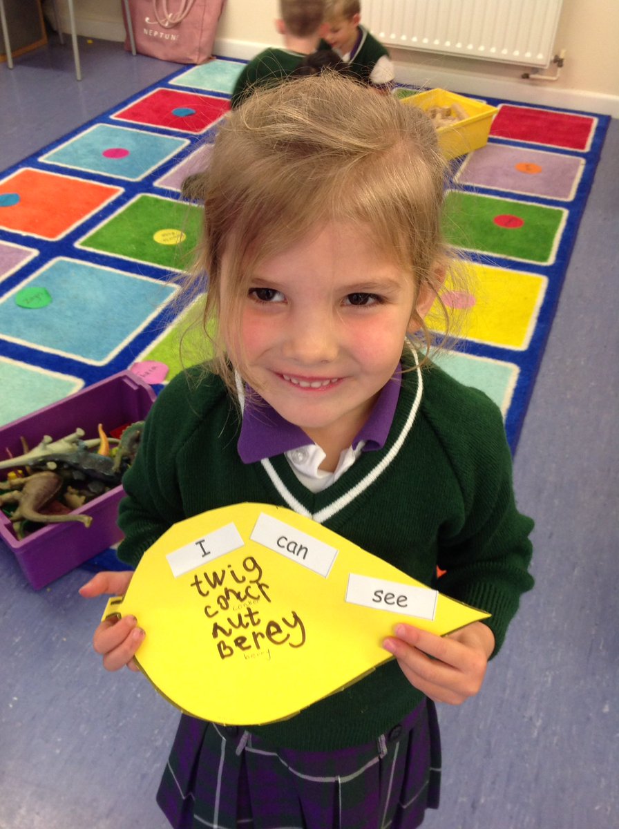 YH_EarlyYears's tweet photo. #YorkHouseReception have been observing the change of seasons and wrote about the signs of autumn that they have seen outside #TheYorkHouseWay https://t.co/IZXH0aKpAZ