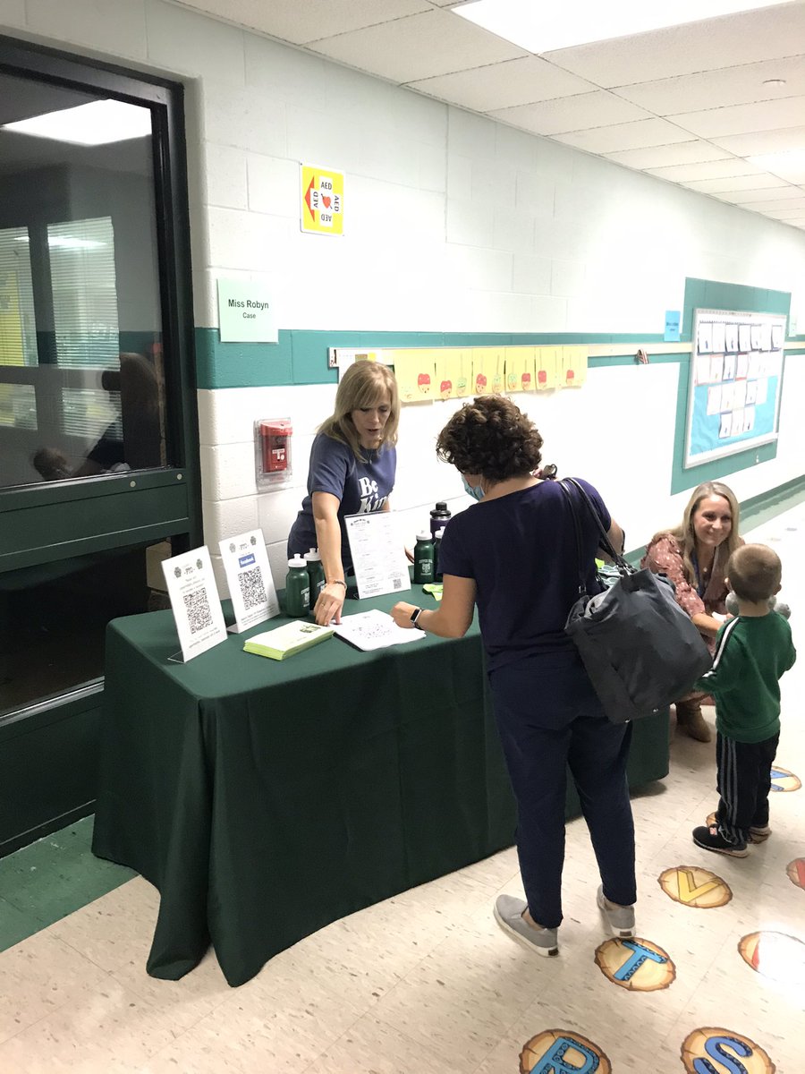 CopperHillES's tweet photo. Thank you to our preschool case managers, speech therapist, &amp; admin for supporting our students &amp; teachers! Together, our team makes @CopperHillES preschool an incredible learning and growing environment!🐾💚 
Thank you @CopperHillES PTO for supporting our fun night! https://t.co/kvhgpRc0AR