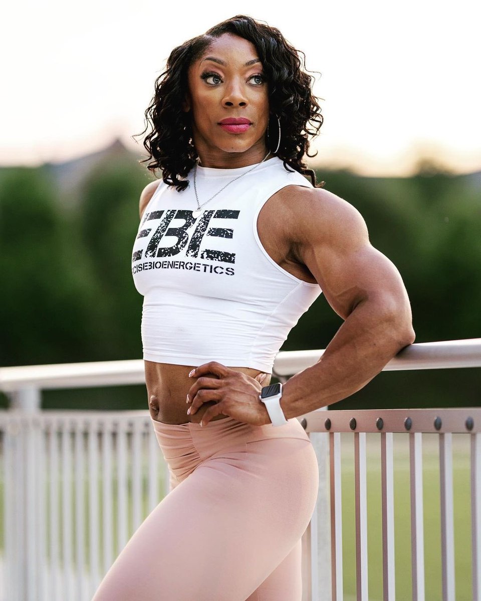 MoreHypertrophy's tweet photo. She calls herself black Wonder Woman. I’d say that’s accurate. 💪 #TowandaSmith https://t.co/Gq1SOCC2nt