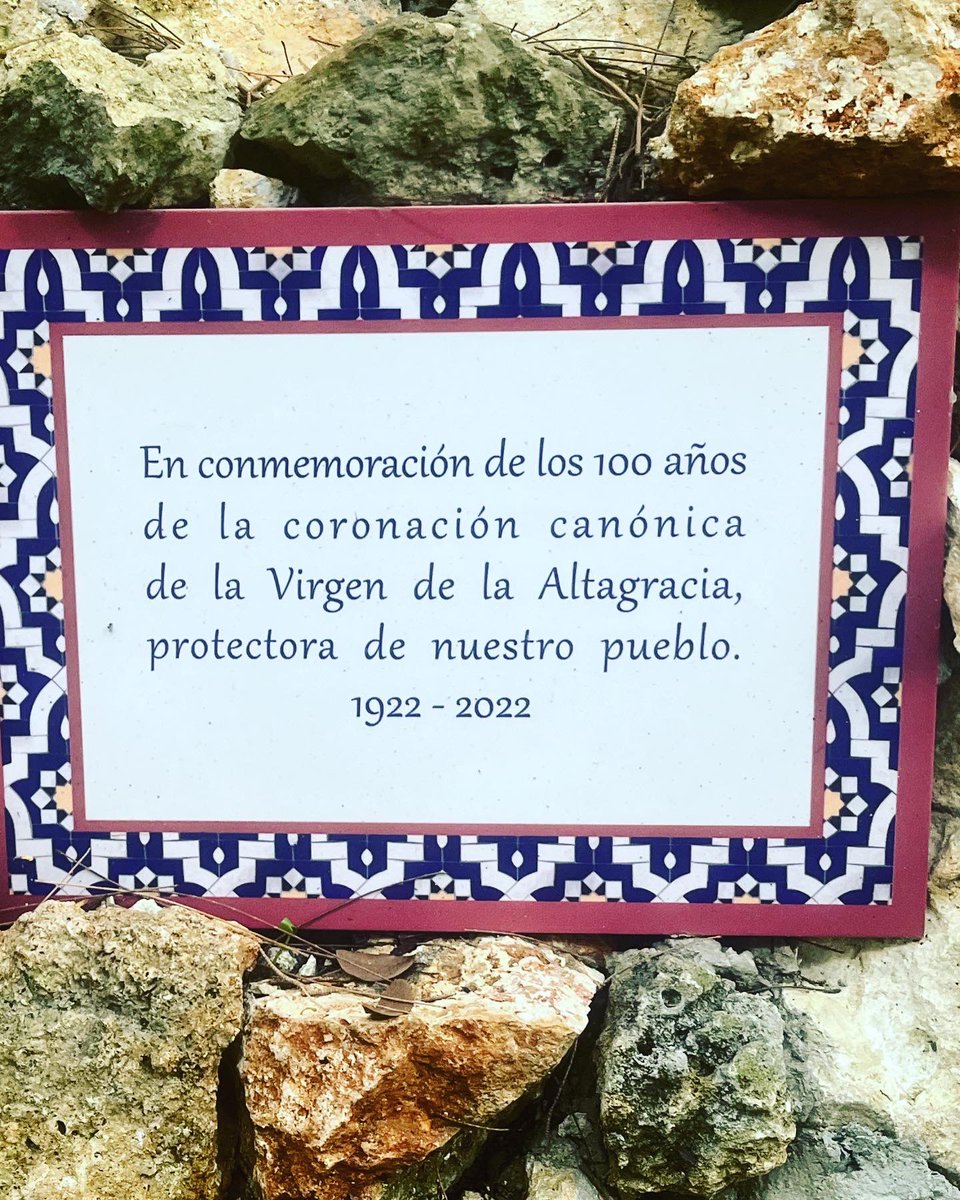 jvecinosmsur's tweet photo. En un acogedor rincón por el #centenario de la coronación de la #virgendelaaltagracia encontramos un lugar para recordarla cerca de la explanada de la Nuñez.
#amigosdelparque #marcapais @AlcaldiaDN https://t.co/Hcl3kVTZWX
