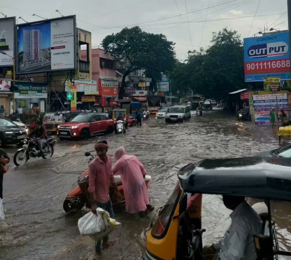 PuneGuide's tweet photo. Heavy rains in Pune; Roads turn into rivers
#punerain #monsoon #pune https://t.co/VpvnQKYoQp