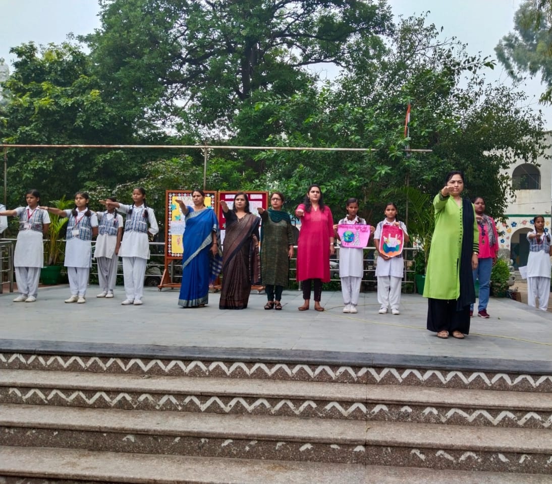 SkvDallupura's tweet photo. प्लास्टिक मुक्त भारत अभियान के अंतर्गत विद्यालय को दिलाई शपथ के  कुछ चित्र 🙏😊@RajhanstiwariMT
@Sandhya05576637
@Dir_Education https://t.co/VXTEIxRDSv