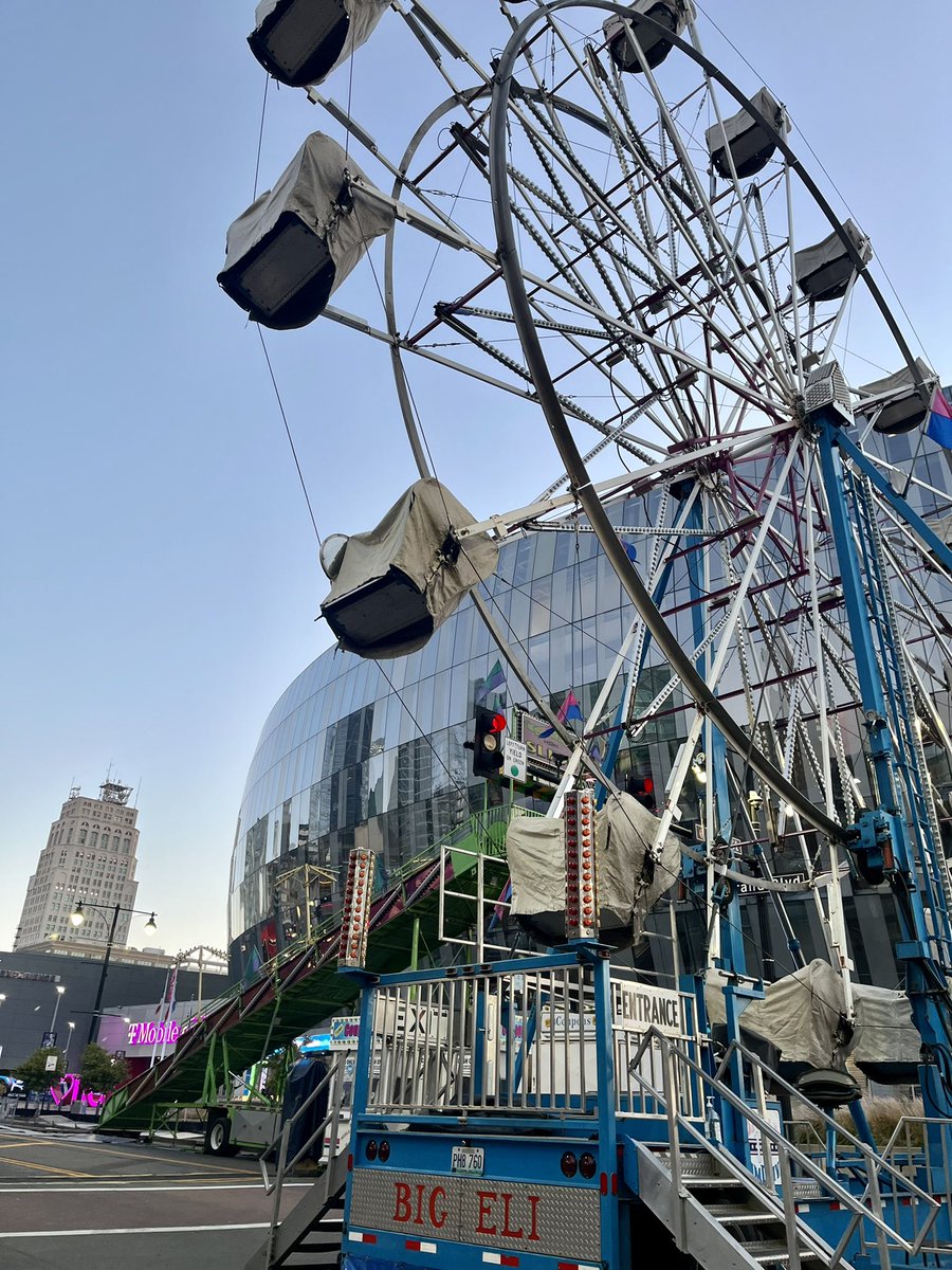 Attention <a href="/lizzo/">LIZZO</a> - Cornucopia, presented by <a href="/PNCBank/">PNC Bank</a>, starts TONIGHT before your show! Come hangout with us and ride the Ferris Wheel right outside <a href="/tmobilecenter/">T-Mobile Center</a>! 🎡 #cornucopiakc