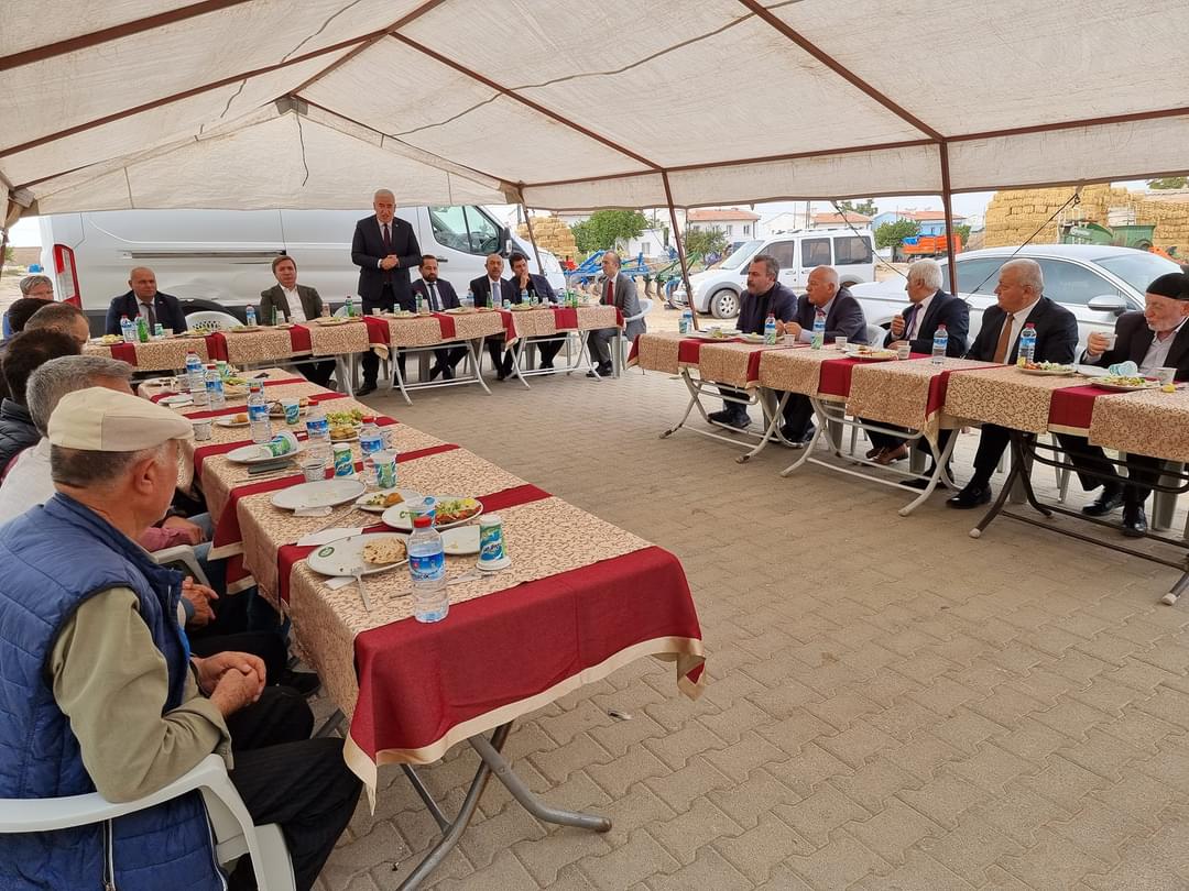 Ramazannkasli's tweet photo. 3-MYK Üyemiz EmrullahTüre, MYK Üyemiz Akif Çapraz, MDK Üyemiz Emin Alper Öztürk, İl Başkanımız Av. Mustafa Çölkesen ve teşkilat mensuplarımız ile birlikte #Cerit köyümüzde muhtarımız ve köylülerimizle bir araya gelerek Cumhurbaşkanlığı sistemini, #Cumhurİttifakı'nı https://t.co/T56wFjoEwU