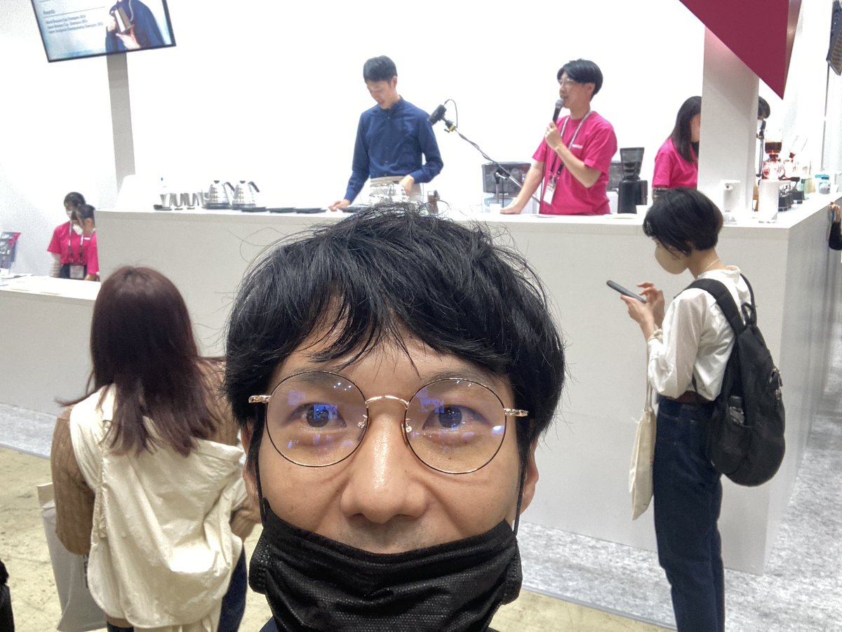 SCAJ 2022最終日、最後の時間はハリオブースで粕谷哲さんのお話に聞き入ってしまった。感動しかなかった
コーヒーと向き合い迷いの中に陥ってしまった自分に、もう一度、好きを思い出そう。そんなことを気づかさせて頂きました。またいつかお話ししたい人ができた。Queremos invitarlo en guate🙂