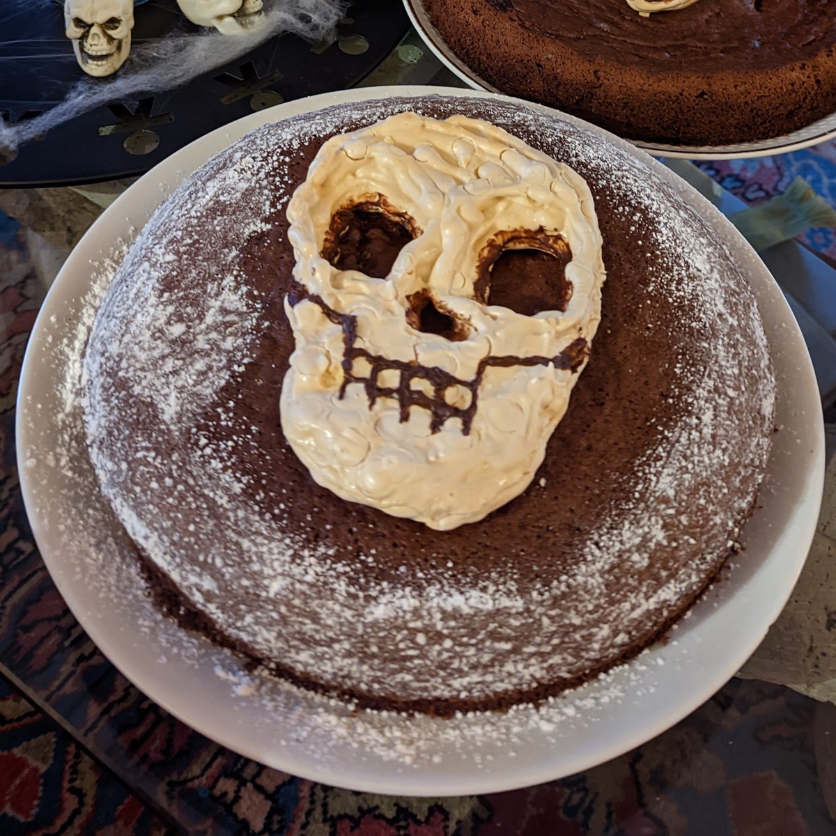 FioreCavallari's tweet photo. Learning how to make swiss meringues to decorate cakes
With a witchy theme 🔮✨ https://t.co/ztp8QwY72Z