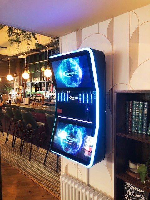 Simsautomatics's tweet photo. Scallion pub on Great Western Road, It was previously called The Bill and in the 70s - 80s and 90s the famous Captains rest. Best wishes to The Bowman family on their latest venture! #digitalmusic #jukebox #gamingmachines #simsautomatics https://t.co/qvSDDQV76V