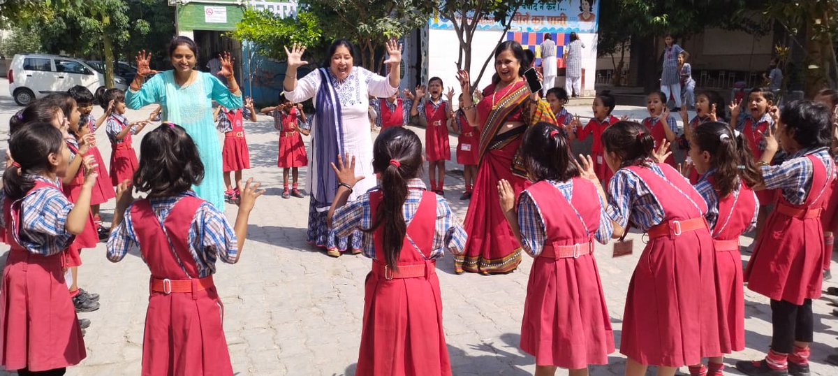 SkvDallupura's tweet photo. @RajhanstiwariMT
@Dir_Education
बच्चों के साथ बच्चा बनना एक हसीन दुनिया में पहुंचा देता है।छोटे बच्चों को जानवरों की आ��ाज से अवगत क्या करवाया,सभी बच्चों में एक नया जोश भर गया।😀😀
PRINCIPAL–MS UPMA SINGH
PRIMARY INCHARGE–MS ARCHANA DUA https://t.co/egCSdqy8EI