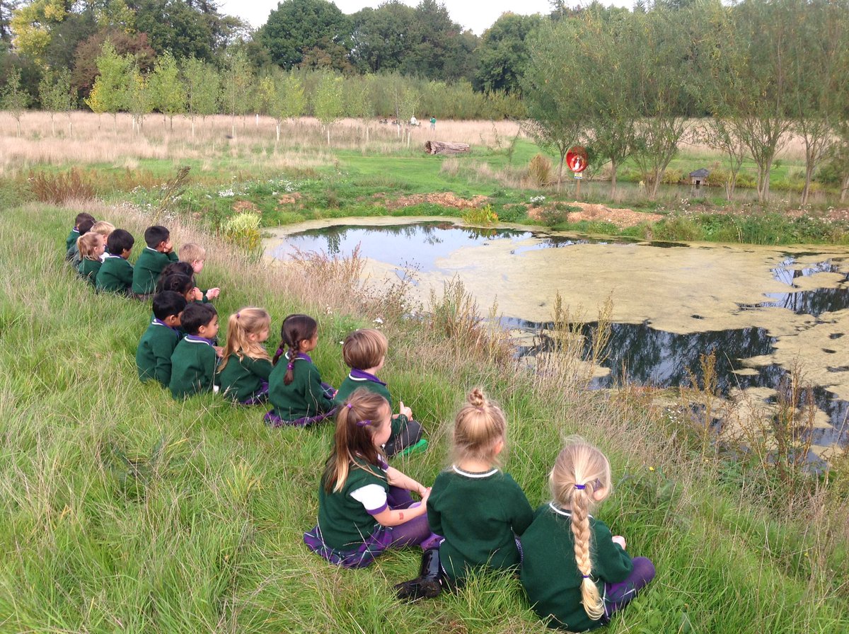 #YorkHouseReception learnt about the green quadrant of the mood meter and shared what helps them to feel green. We went on a mindful walk around the <a href="/YorkHouseSch/">York House School</a> grounds and thought about how nature helps us to feel calm whilst we sat in this beautiful spot 🌿 <a href="/rulerapproach/">RULER</a>