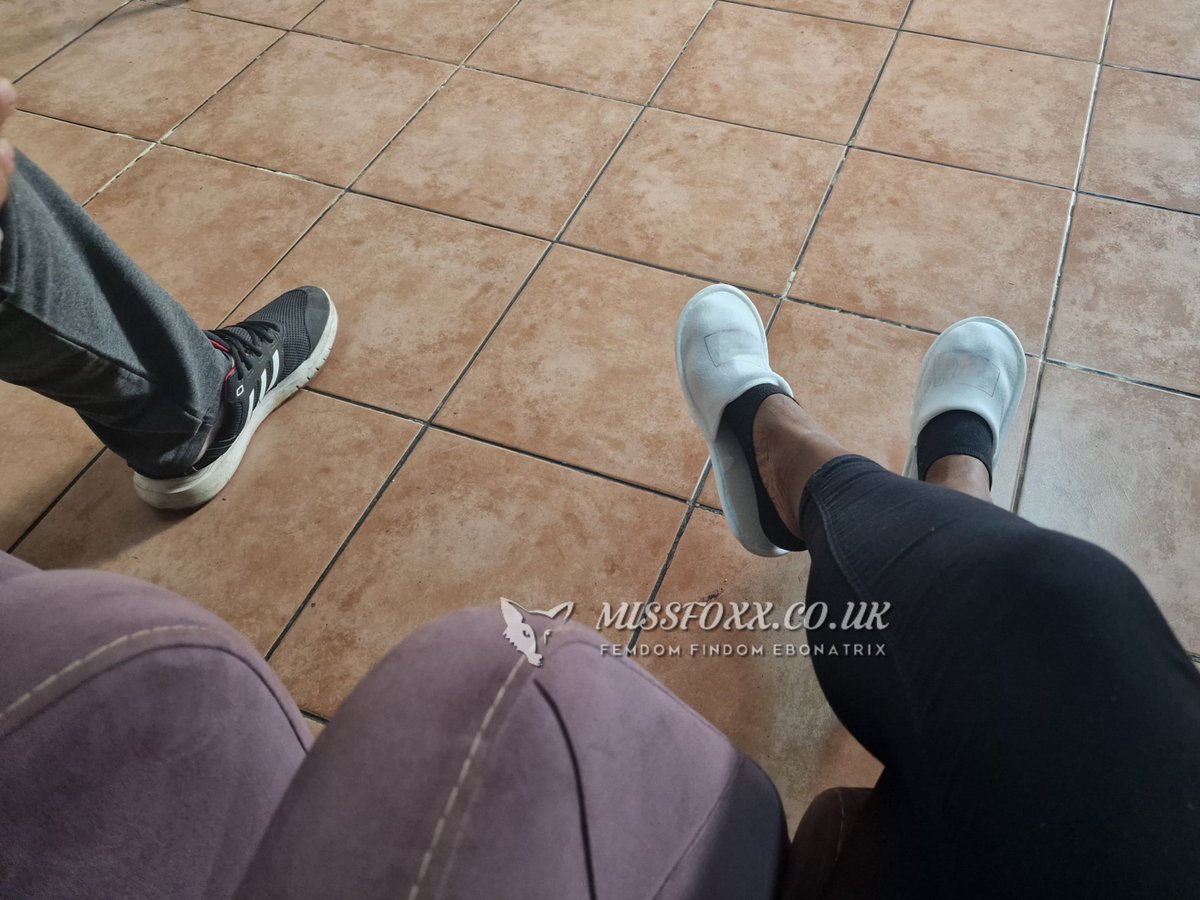 GoddessFoxx1111's tweet photo. Outside 🇬🇧 I'm treated accordingly.

The Head of Vehicle Import (who was also in charge of My £0 tax shipping container) welcomed Me with lunch, slippers, gave Me his Head (Bosses) Chair and even washed My car. 

Now My baby has arrived safely, My new life can really begin 😄🤘🏾 https://t.co/97SCF5bhAv
