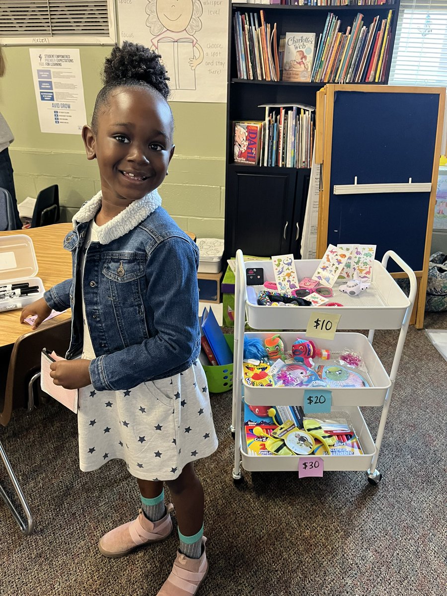 ACELBNE's tweet photo. Mrs. @mrsfryein1st Class snd Mrs. @MrsCaronesClass Class enjoyed spending their paychecks in their class store. #minieconomy #financialresponsibilty @sccouncileconed https://t.co/qeUw1WF2eo