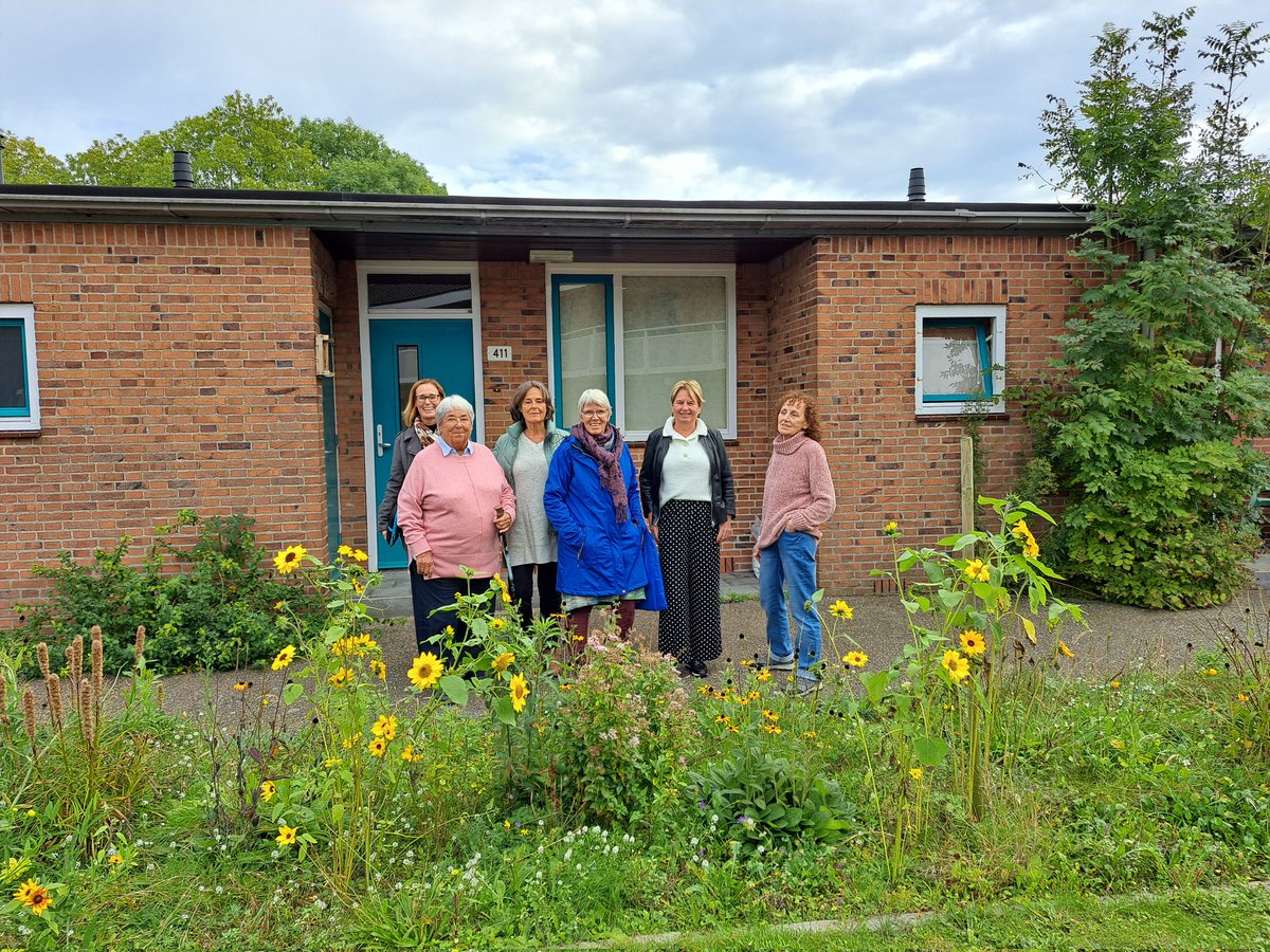 CDACastricum's tweet photo. Goed gesprek gehad met bewoners en omwonende op de locatie Santmark waar nieuwe (sociale huur en middenhuur) woningen bedacht zijn. Groen, aantal woningen en parkeren zijn de uitdaging en vragen om een goede afweging. #leefbaarheid https://t.co/eVpVGUM7i9