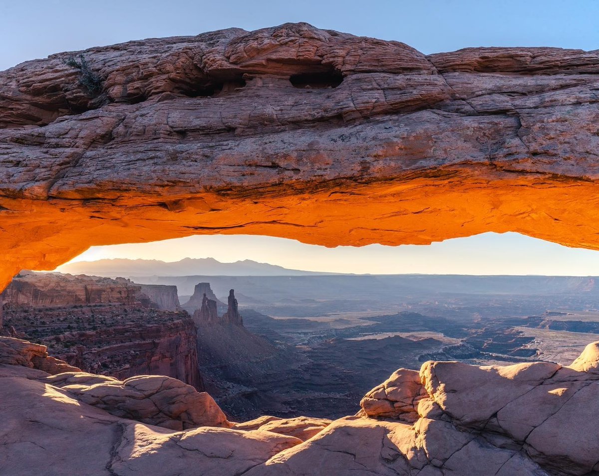 bella_lawren's tweet photo. Mesa Arch framing a perfect view in Canyonlands National Park. ⁠
 •⁠
•⁠
📸 by @yash.t.photography⁠
•⁠
•⁠

•⁠
•⁠
#canyonlands #canyonlandsnp #canyonlandsnps #canyonlandsnationalpark #canyonlandsutah  #utah #utahstyle #utahbeauty #utahlife #utahisrad #utahlove https://t.co/gNLDYSnVvU