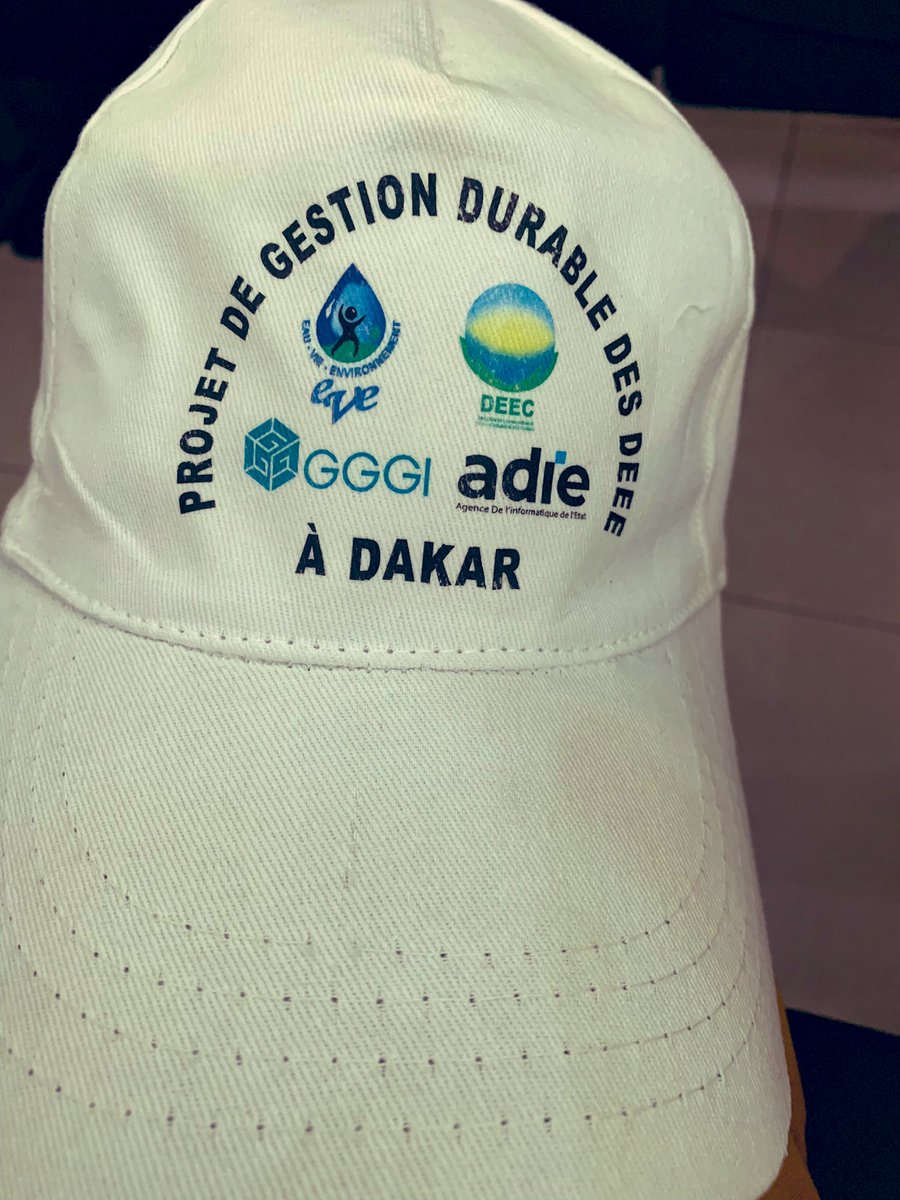 Naturefreind's tweet image. Nous devons nous engager pour la limitation des #déchets #électroniques mais aussi sensibiliser nos pairs afin de conscientiser la #jeunesse sur les dangers qu’ils portent ainsi que ses conséquences sur la #santé et sur l&apos;#environnement #GGGI2022 #DEEC #ONG #Senegal #JVE #Climat