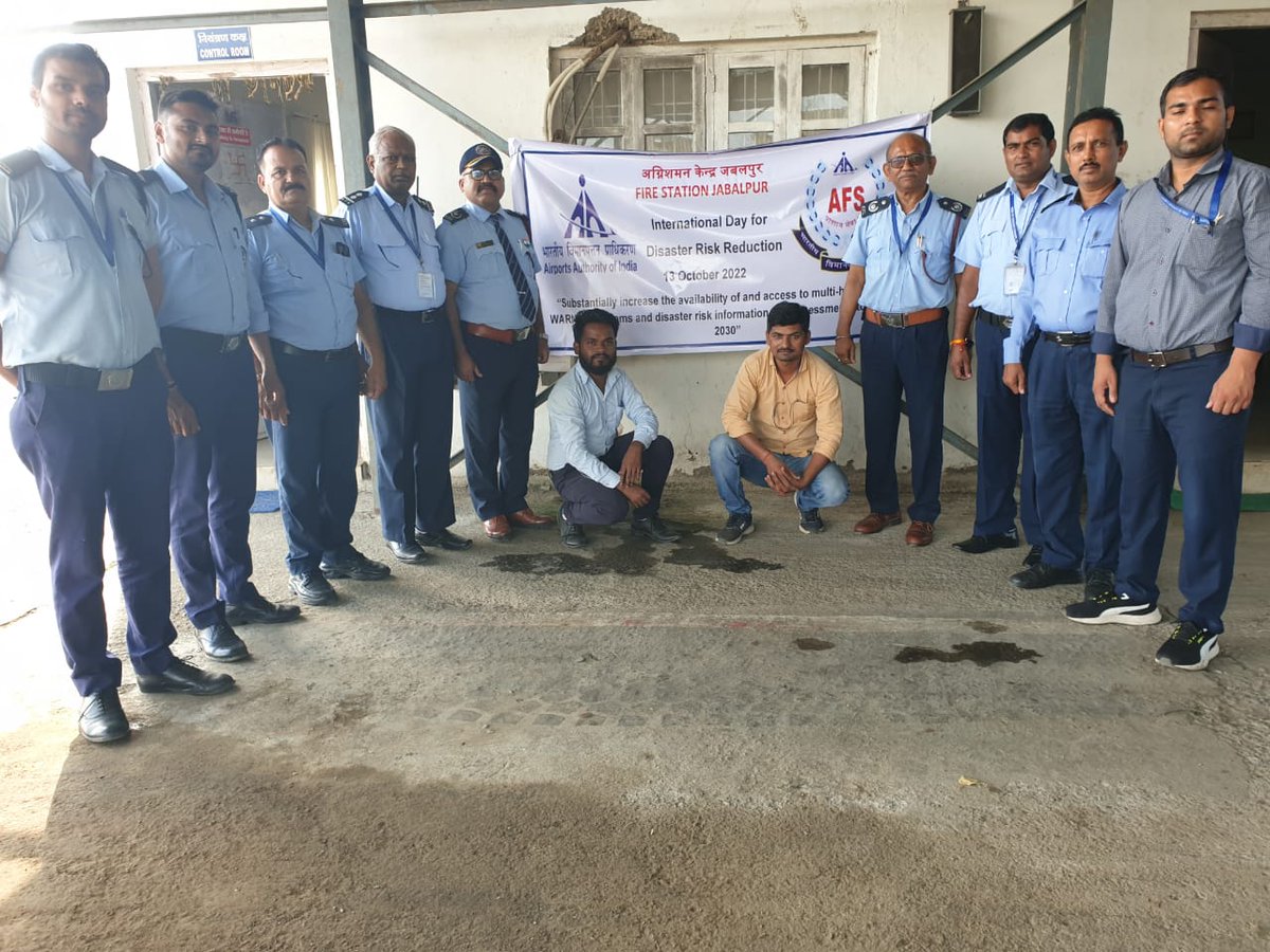 AAI_Official's tweet photo. Many rescue equipments were also displayed during this drill. #DisasterRiskReduction #DefiningSafety
#IndoreAirport #JabalpurAirport #Aviation #AAIAirports #AAICares #ProvidingTheBest https://t.co/yR0Jny9SkF