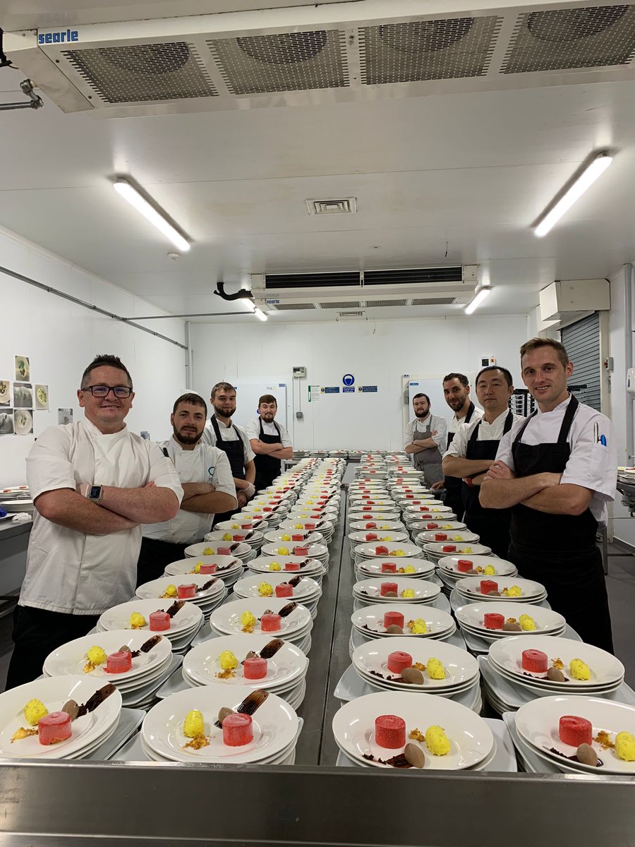 In honour of #NationalDessertDay, we want to celebrate our chefs and kitchen staff who work behind the scenes to create and deliver incredible delicious treats that delight the palates of our conference guests!
🙏🙏THANK YOU to each and every one of you

#appreciation #hotel