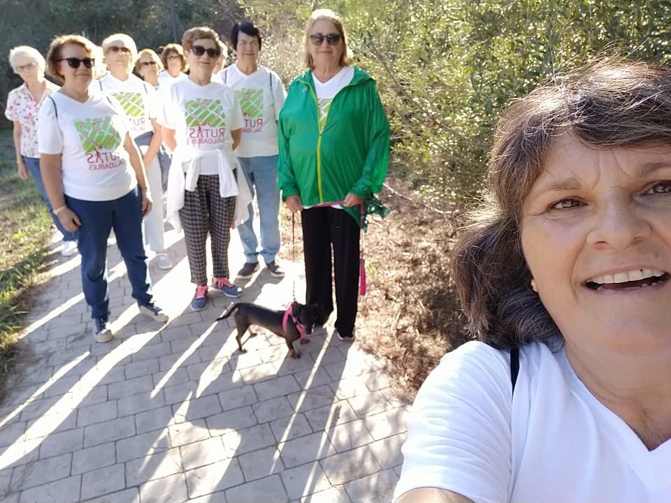 Hoy sale a la ruta Inés, nuestra responsable de admisión!Y como veis, van muy bien acompañadas 🐶🦮 <a href="/apmallorca/">Gerència d'Atenció Primària de Mallorca</a> <a href="/goib/">Govern de les Illes Balears</a> #rutasaludable #capalasalut
