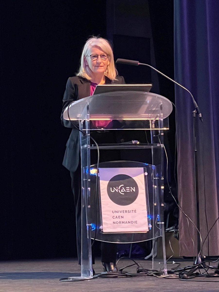 BarreauCaen's tweet photo. ➡ @LaillerNathalie Avocate et Bâtonnière du @BarreauCaen 
➡ @Th_Douville agrégé des facultés de droit,professeur des universités,co-directeur ICReJ @Universite_Caen 
➡ S. ORUS première Présidente de la #CourAppel
➡ JF LAMOUROUX Procureur Général de la #CourAppelCaen
#LNDJCaen https://t.co/m3Hk5Sh4uS