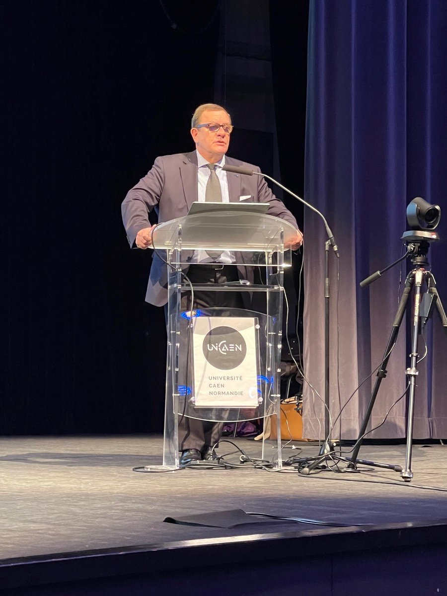 BarreauCaen's tweet photo. ➡ @LaillerNathalie Avocate et Bâtonnière du @BarreauCaen 
➡ @Th_Douville agrégé des facultés de droit,professeur des universités,co-directeur ICReJ @Universite_Caen 
➡ S. ORUS première Présidente de la #CourAppel
➡ JF LAMOUROUX Procureur Général de la #CourAppelCaen
#LNDJCaen https://t.co/m3Hk5Sh4uS