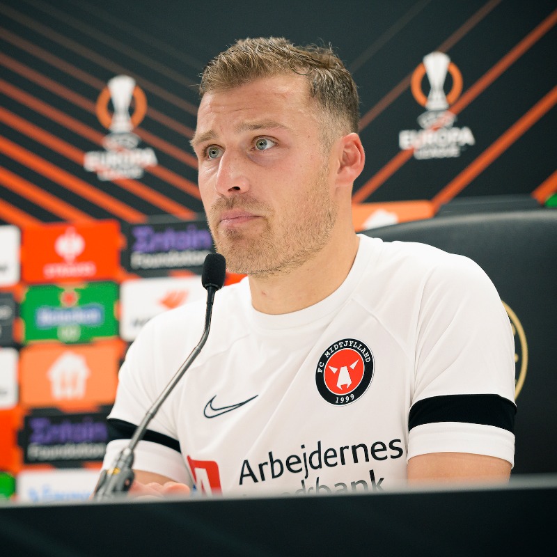 fcmidtjylland's tweet photo. Afstemte og stærke i en moden holdpræstation, sagde Erik Sviatchenko og Albert Capellas blandt andet efter 2-2 i Rotterdam 🗯
Læs alt fra torsdagens pressemøde nedenfor 👇
#FEYFCM
