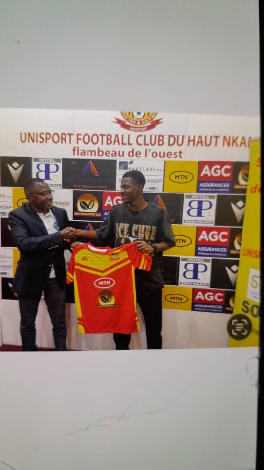 teamdiamond237's tweet photo. Bonjour à tous et bon début de week-end. C’est avec un grand plaisir que #Team_Diamond à l’honneur de vous annoncer la signature de son 1er contrat professionnel de leur joueur KEGNE Borel dit  “Labouangal” à UNISPORT FOOTBALL CLUB DU HAUT NKAM, équipe évoluant en élite 2 CMR👏🏾🎊 https://t.co/qJTkN2FsSz