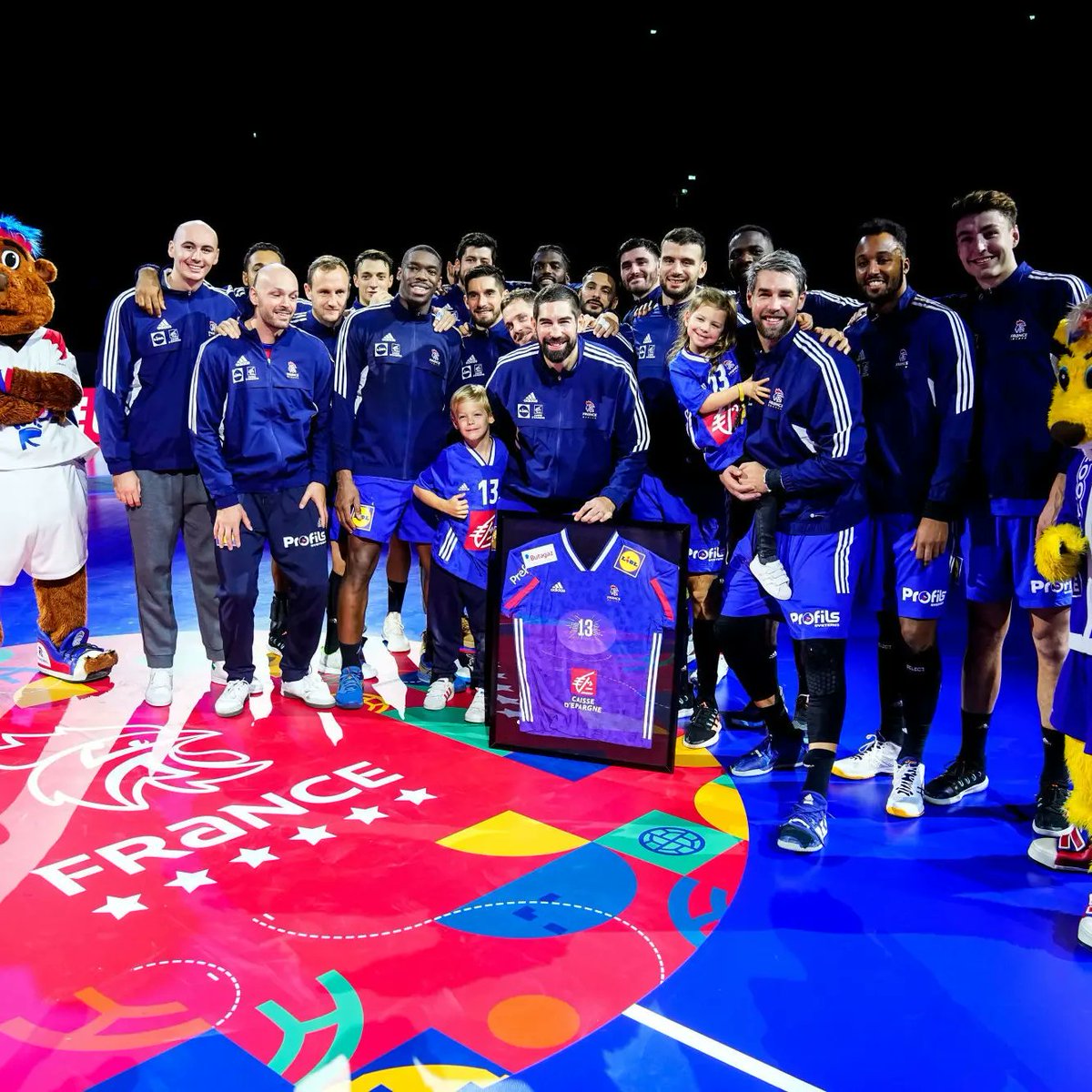 Prefon_Asso's tweet photo. 🔥 20 ans que @NKARABATIC porte les couleurs de l'Equipe de France !🇲🇫
Un grand MERCI Niko pour ces 2 décennies d'engagement et de détermination au service du collectif !🙏
Et ce n'est pas terminé !
#Prefonhand #handball #engagement #BleueEtFier https://t.co/qzLuN4MkFy