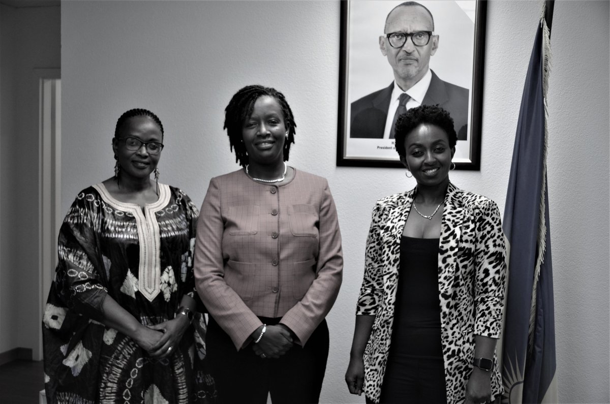RwandaInGeneva's tweet photo. Ambassador @MCRwakazina met with a delegation from @SustainableGro working with women coffee farmers in Rwanda. The delegation is attending the SCTA Schweizer Kaffeehändler Vereinigung Forum 2022 happening in Geneva, Switzerland. https://t.co/VCEVcLq6R8
