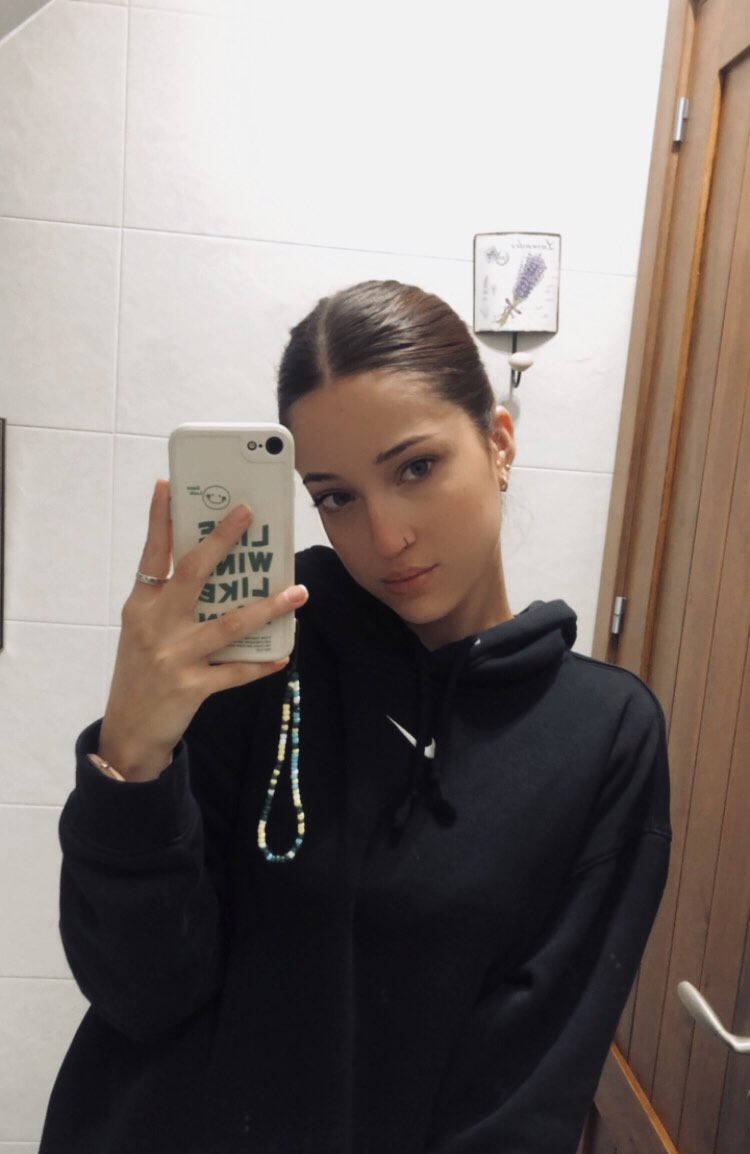 lauralauraa99's tweet photo. 👼 https://t.co/rALsL6ORO3