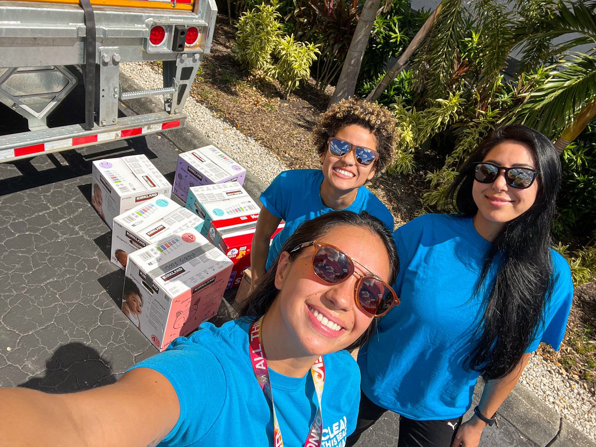 Cleanthisb_up's tweet photo. Second supply drop off at #FortMyers #HurricanIan relief with the Clean This Beach Up Team! FEMA and Ocean Church 💙 https://t.co/x8Ib5A69Ak