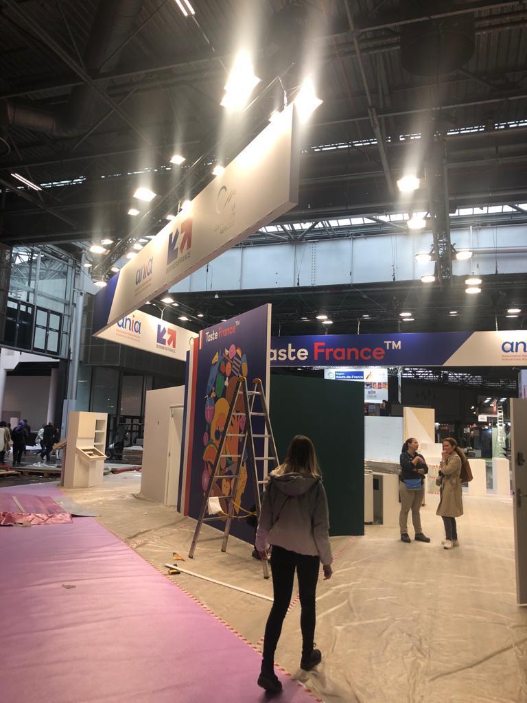 TasteFrance_EN's tweet photo. [#SIALPARIS2022] The #TasteFrance team is working hard to prepare our booth for tomorrow at @sial_paris 🎊 #ChooseFrance 🇫🇷

✨ We can’t wait to welcome and guide you through our conferences, tastings and guest talks 🌮 Read this and find out more: https://t.co/BaBaBXPnUu https://t.co/hcW0XO7CiM