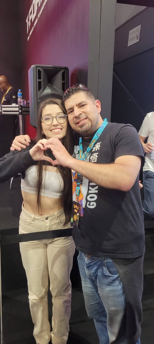 fenunes22's tweet photo. Conhecer quem vc admira é algo simplesmente incrível.. o melhor da #BGS22 foi encontrar a minha streamer favorita @Anakmayer que menina incrível e maravilhosa ❤ fiquei tão feliz 🥹🫶 https://t.co/F6NZ3XNudx