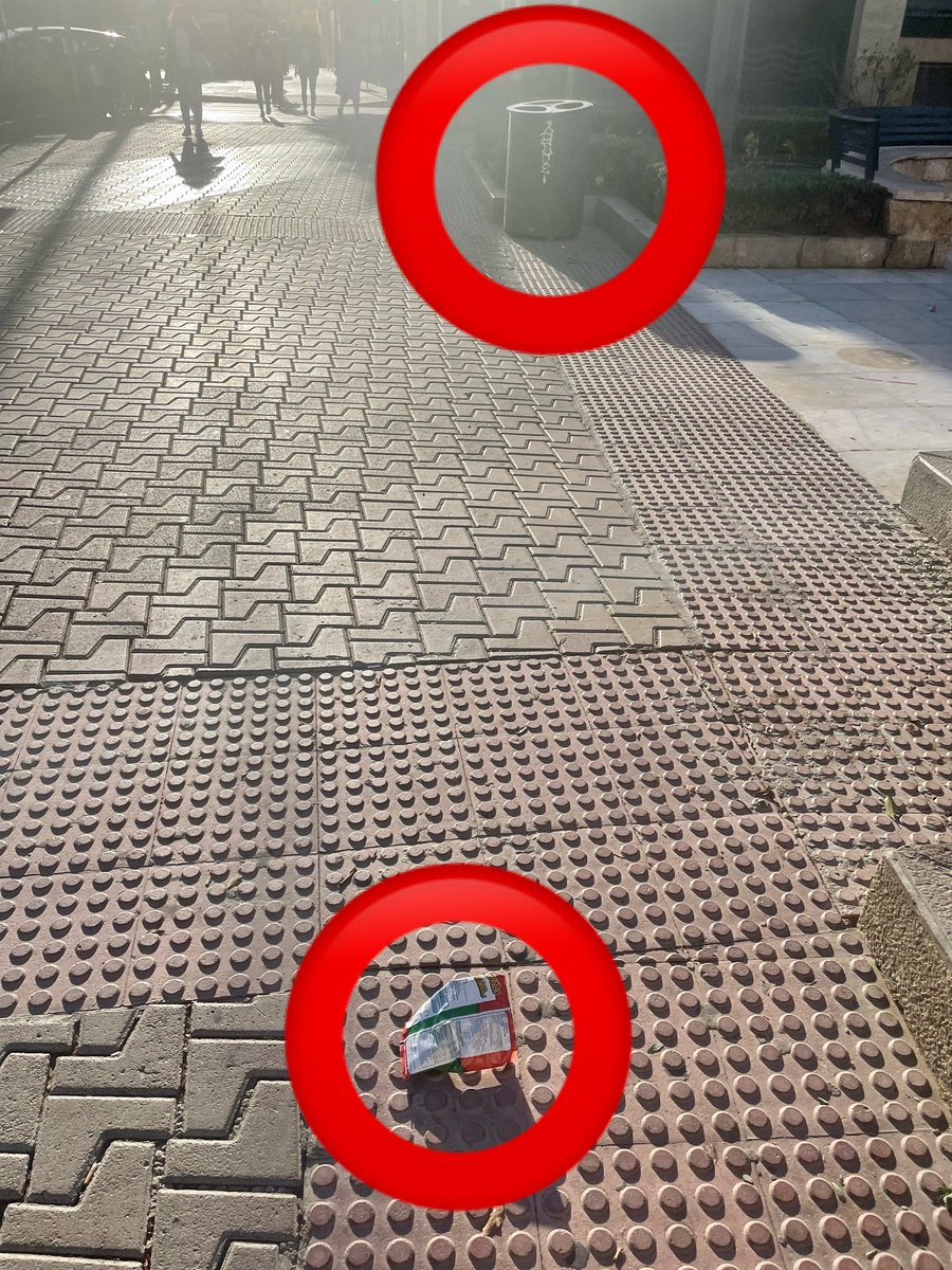 aytoalm's tweet photo. 🗑 La posibilidad de usar la lejana papelera no pasó por su cabeza. #AsíNO #AlmeríaLimpia @AlmeriaSostenib #MásCapitalMásAlmería🏴󠁧󠁢󠁥󠁮󠁧󠁿 https://t.co/zcI4xVLn2I