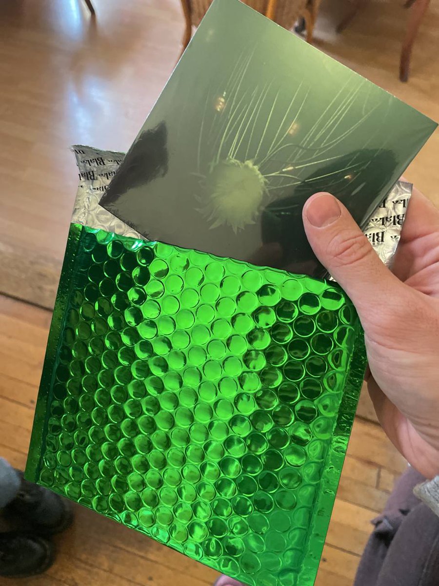 tetsuromusic_'s tweet photo. Aujourd'hui on expédie, vous avez vos lecteurs CD pour la troisième claque ? #SOUGOU 😏 https://t.co/I4RReuWZNd